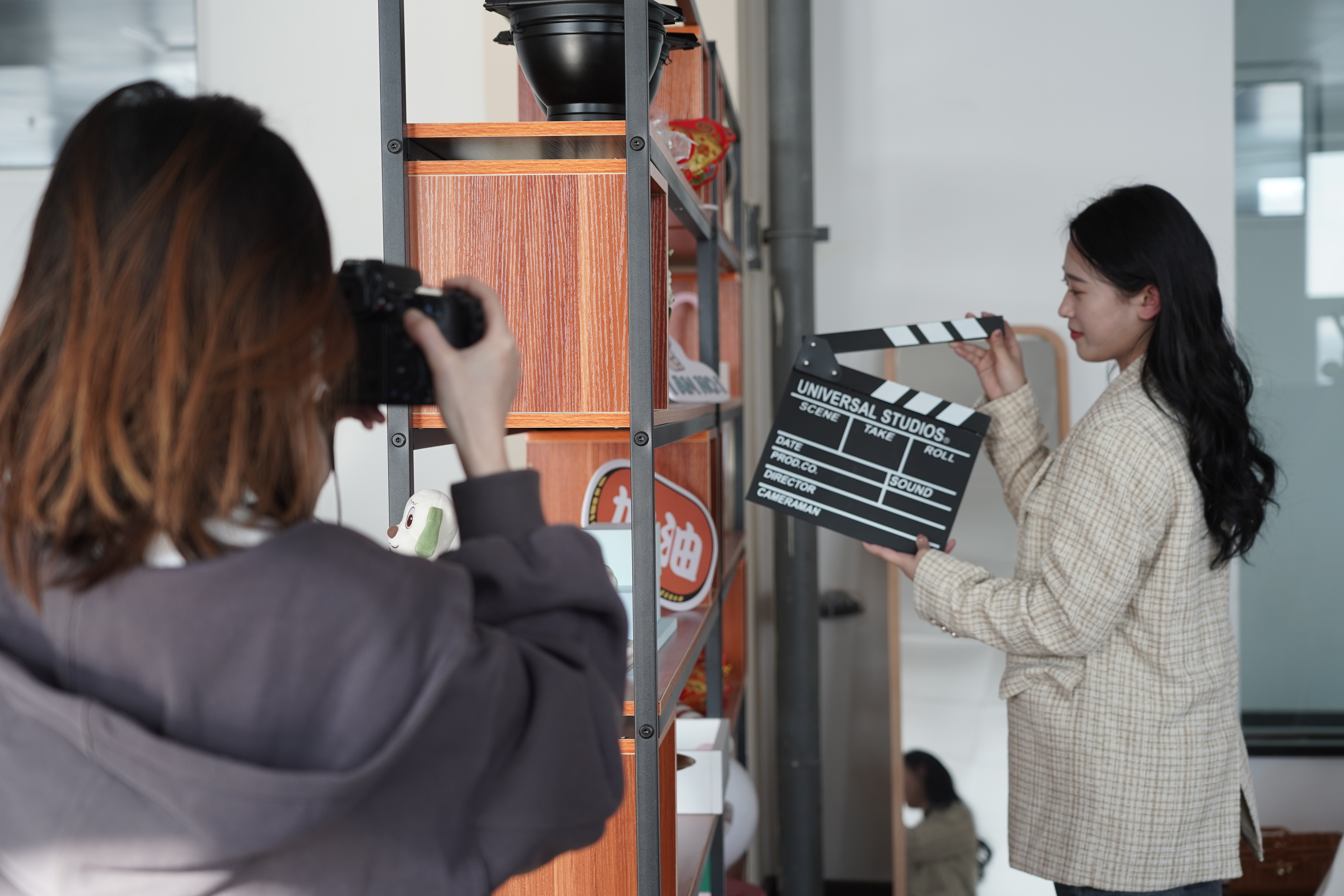 商学院学生拍摄中